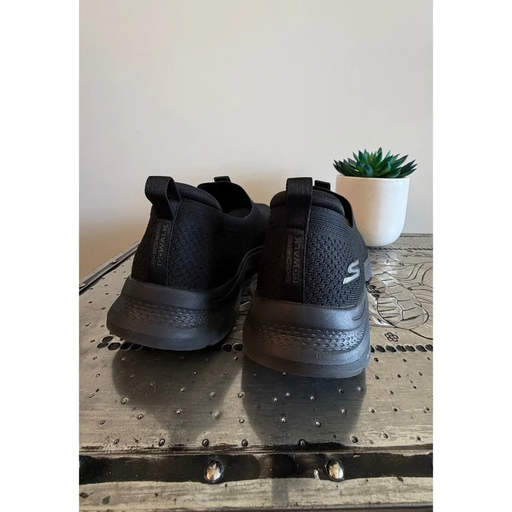 Men's Skechers GoWalk 6 Size 10.5 Stretch Fit Slip on Shoes Black Air Cooled